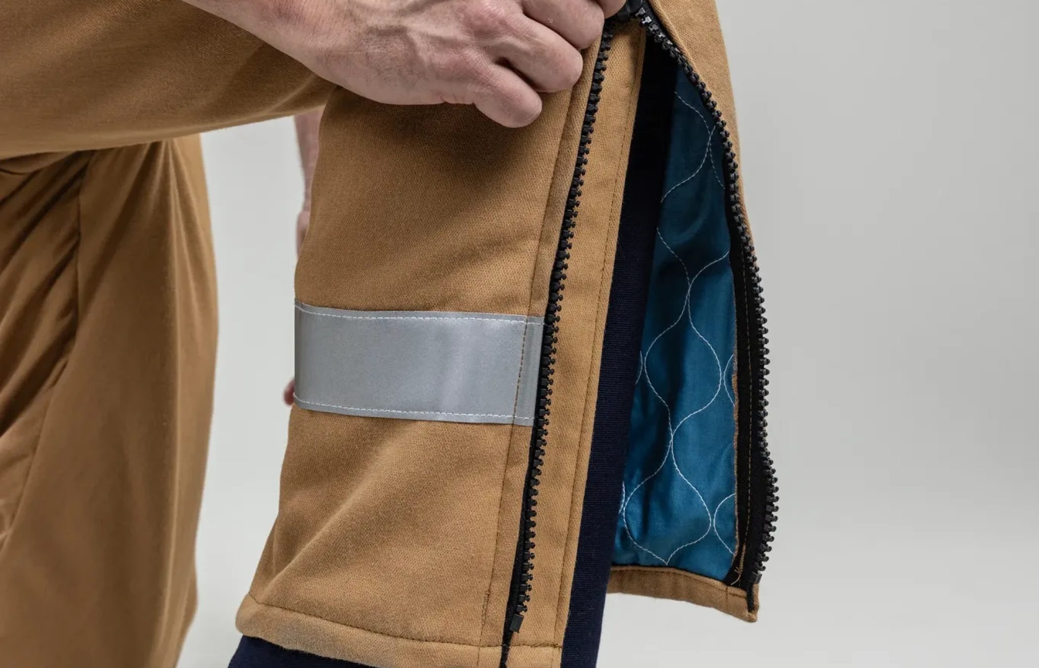 26” High-Temperature Leg Zippers Allow Easy Donning and Doffing