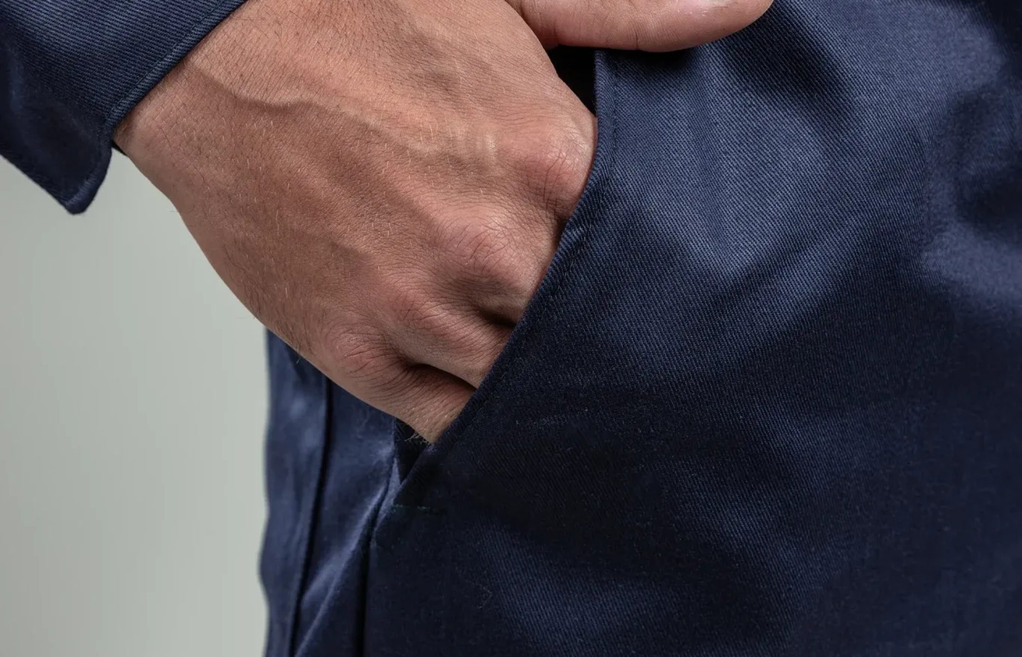 Convenient 6 Pocket Style w/ Side Pass Through Access