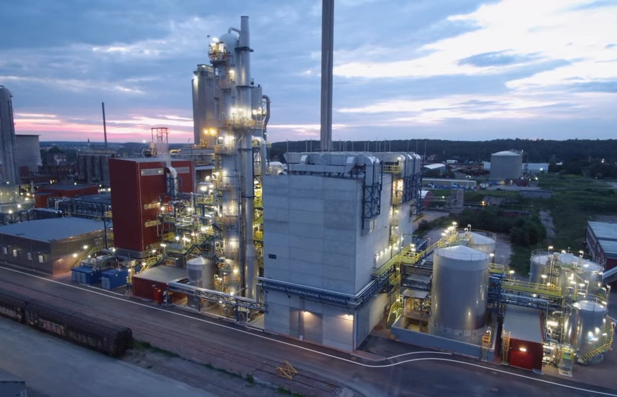 Acid Manufacturing Requires High-Performance Penetration / Permeation PPE